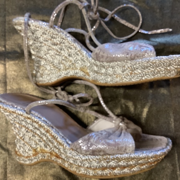 Stuart Weitzman - Picture 2 of 4